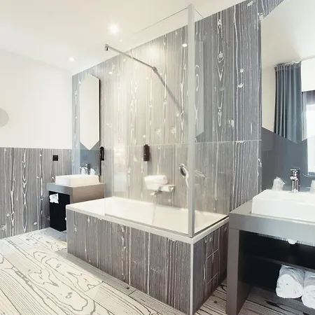 Hotel The Originals Boutique, Le Lion,