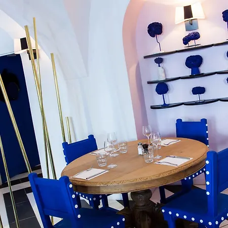 Отель The Originals Boutique, Le Lion,